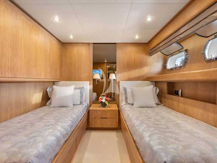 GLADIUS Cantieri di Pisa Akhir 38 - twin cabin GLADIUS Cantieri di Pisa Akhir 38 - twin cabin