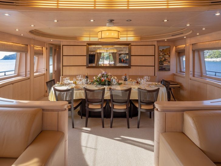 GLAROS Yacht Dining