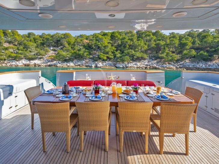 GLAROS Yacht aft dining GLAROS Yacht aft dining