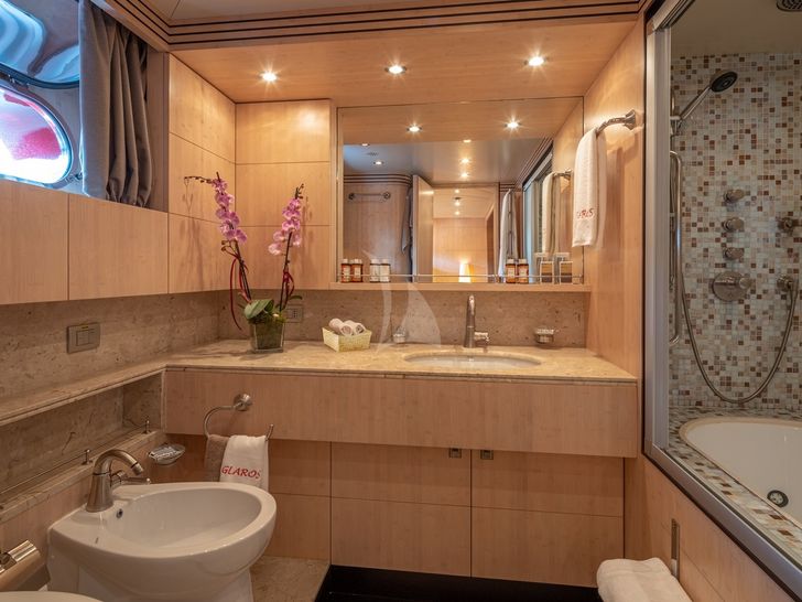 GLAROS Yacht master bath GLAROS Yacht master bath