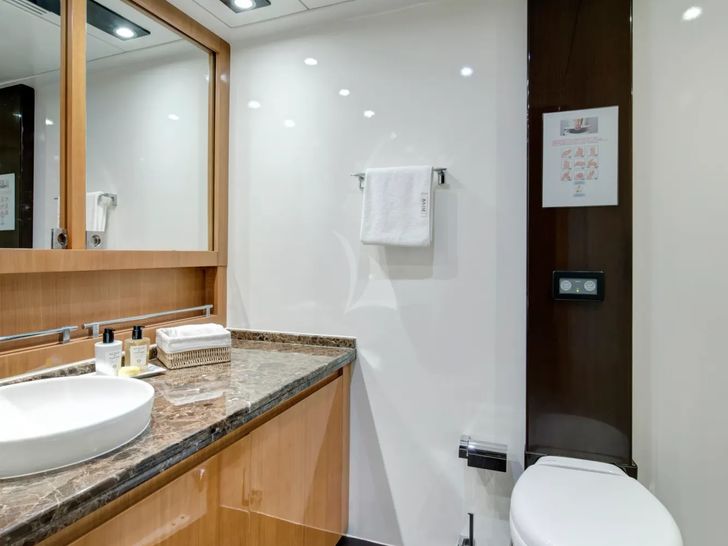 GO Dragos Yachts 111 - VIP cabin 1 bathroom GO Dragos Yachts 111 - VIP cabin 1 bathroom