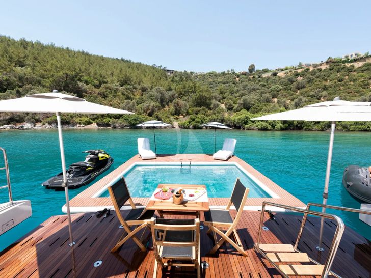 GO Dragos Yachts 111 - beach club GO Dragos Yachts 111 - beach club