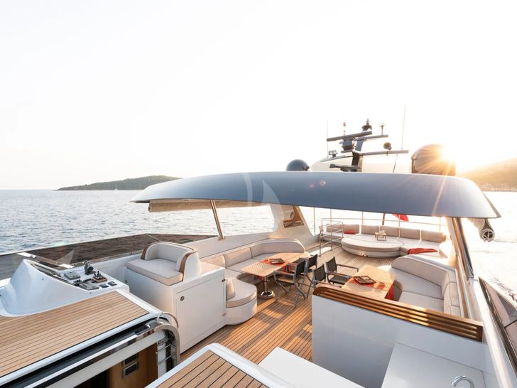GO Dragos Yachts 111 - flybridge forward shot GO Dragos Yachts 111 - flybridge forward shot