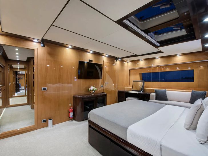 GO Dragos Yachts 111 - master cabin bed and TV GO Dragos Yachts 111 - master cabin bed and TV