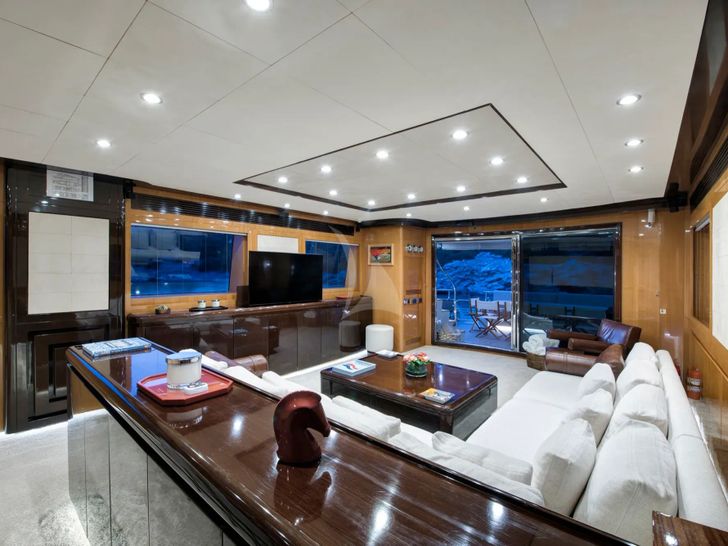 GO Dragos Yachts 111 - saloon seating and TV GO Dragos Yachts 111 - saloon seating and TV