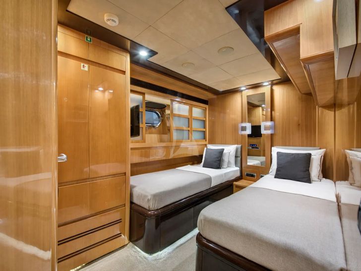 GO Dragos Yachts 111 - twin cabin 1 GO Dragos Yachts 111 - twin cabin 1