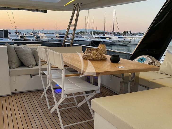 GALUX ONE- Alfresco dining