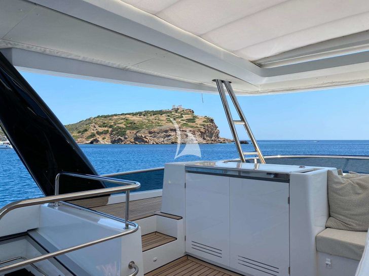 GALUX ONE- Flybridge