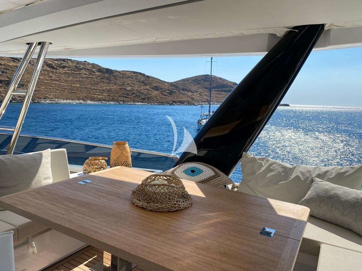 GALUX ONE- Flybridge