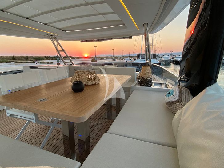 GALUX ONE- Alfresco dining