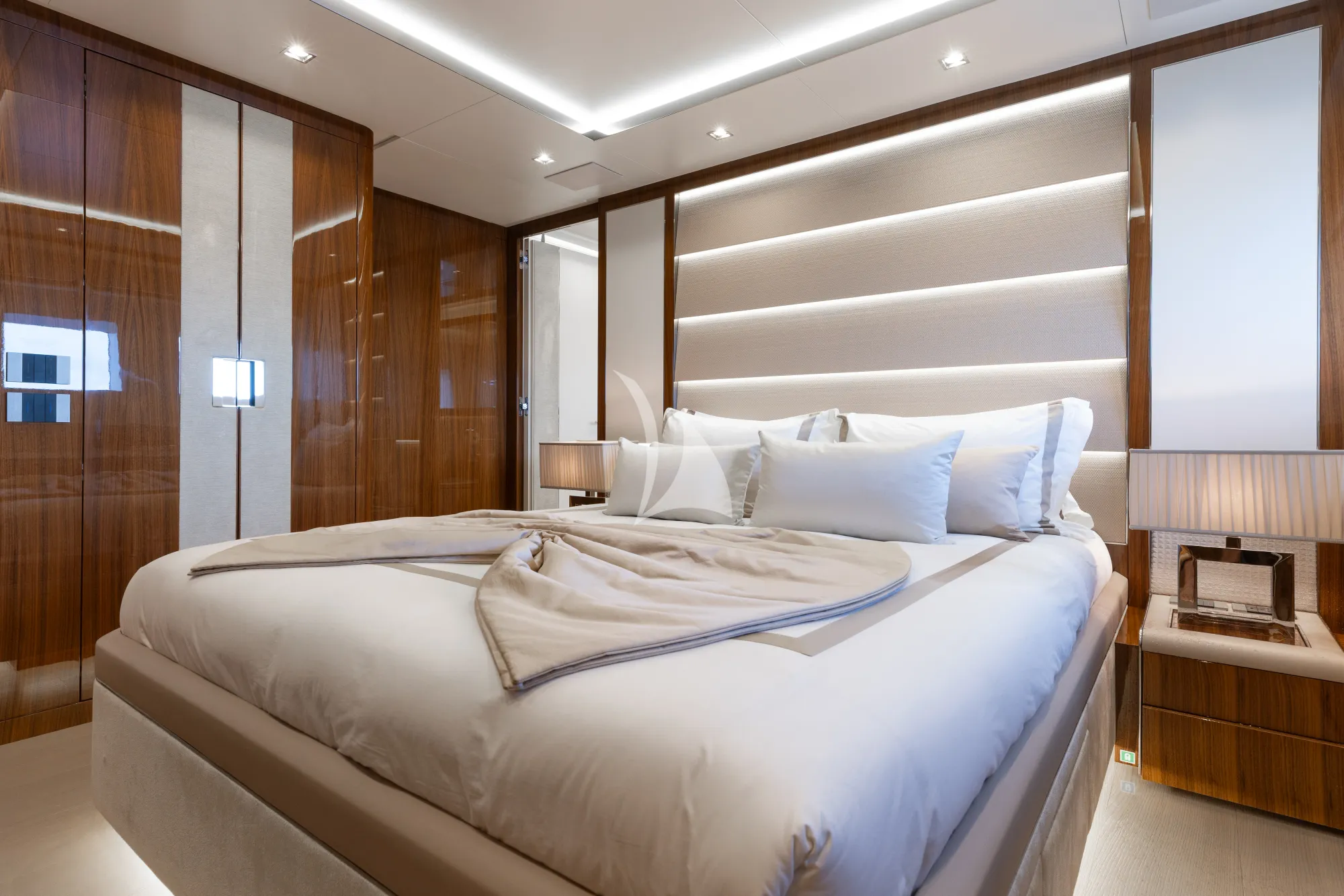 Charter Yacht VELOCITY - Mangusta GranSport 54 - 5 Cabins - Ibiza - Palma - Mallorca - Balearics - Spain