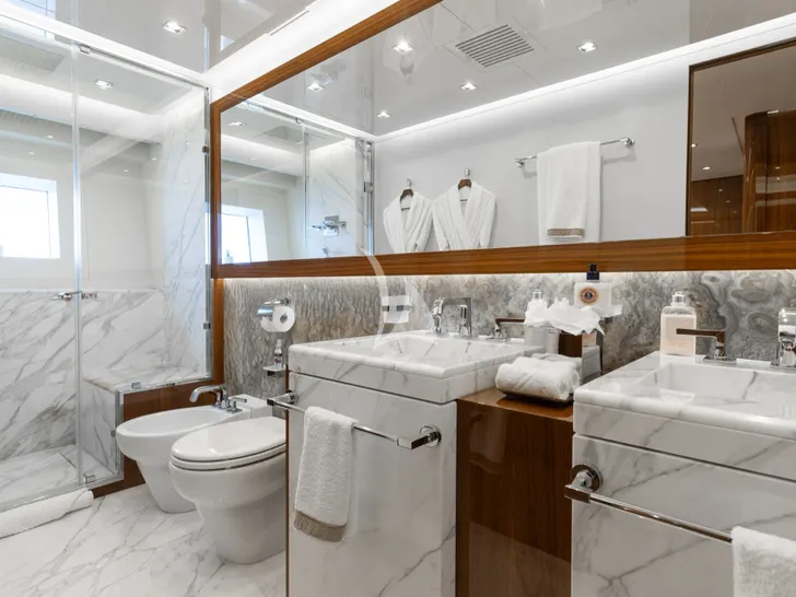 VELOCITY Mangusta GranSport 54 - VIP cabin 2 bathroom VELOCITY Mangusta GranSport 54 - VIP cabin 2 bathroom