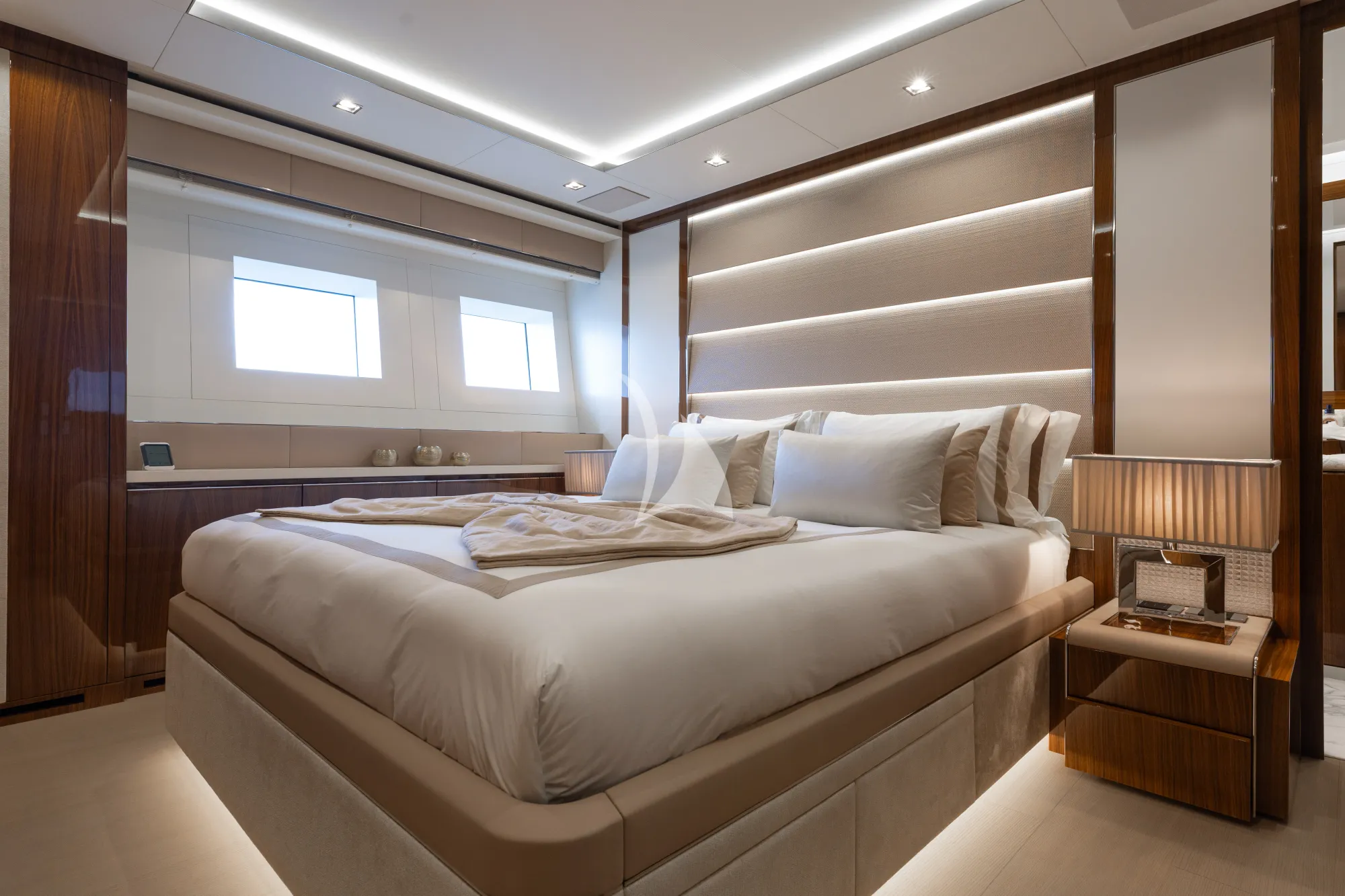 Charter Yacht VELOCITY - Mangusta GranSport 54 - 5 Cabins - Ibiza - Palma - Mallorca - Balearics - Spain