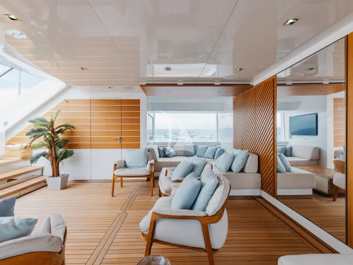 VELOCITY Mangusta GranSport 54 - beach club lounge VELOCITY Mangusta GranSport 54 - beach club lounge