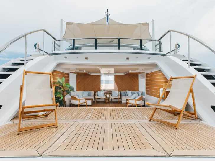 VELOCITY Mangusta GranSport 54 - beach club VELOCITY Mangusta GranSport 54 - beach club