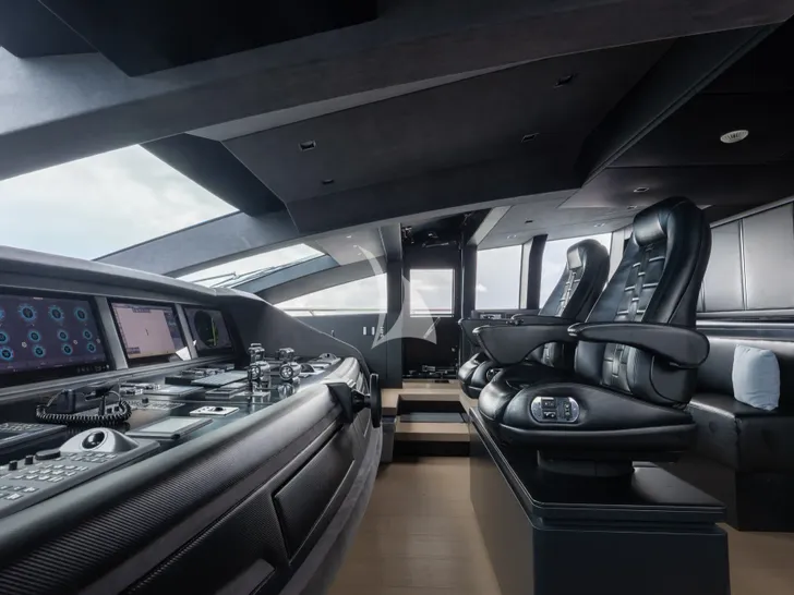 VELOCITY Mangusta GranSport 54 - cockpit VELOCITY Mangusta GranSport 54 - cockpit