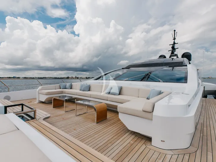 VELOCITY Mangusta GranSport 54 - foredeck lounge VELOCITY Mangusta GranSport 54 - foredeck lounge