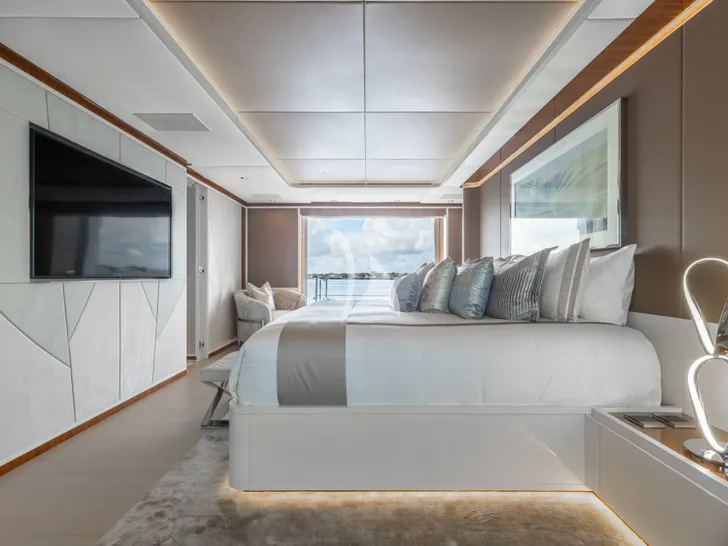 VELOCITY Mangusta GranSport 54 - master cabin bed and TV VELOCITY Mangusta GranSport 54 - master cabin bed and TV