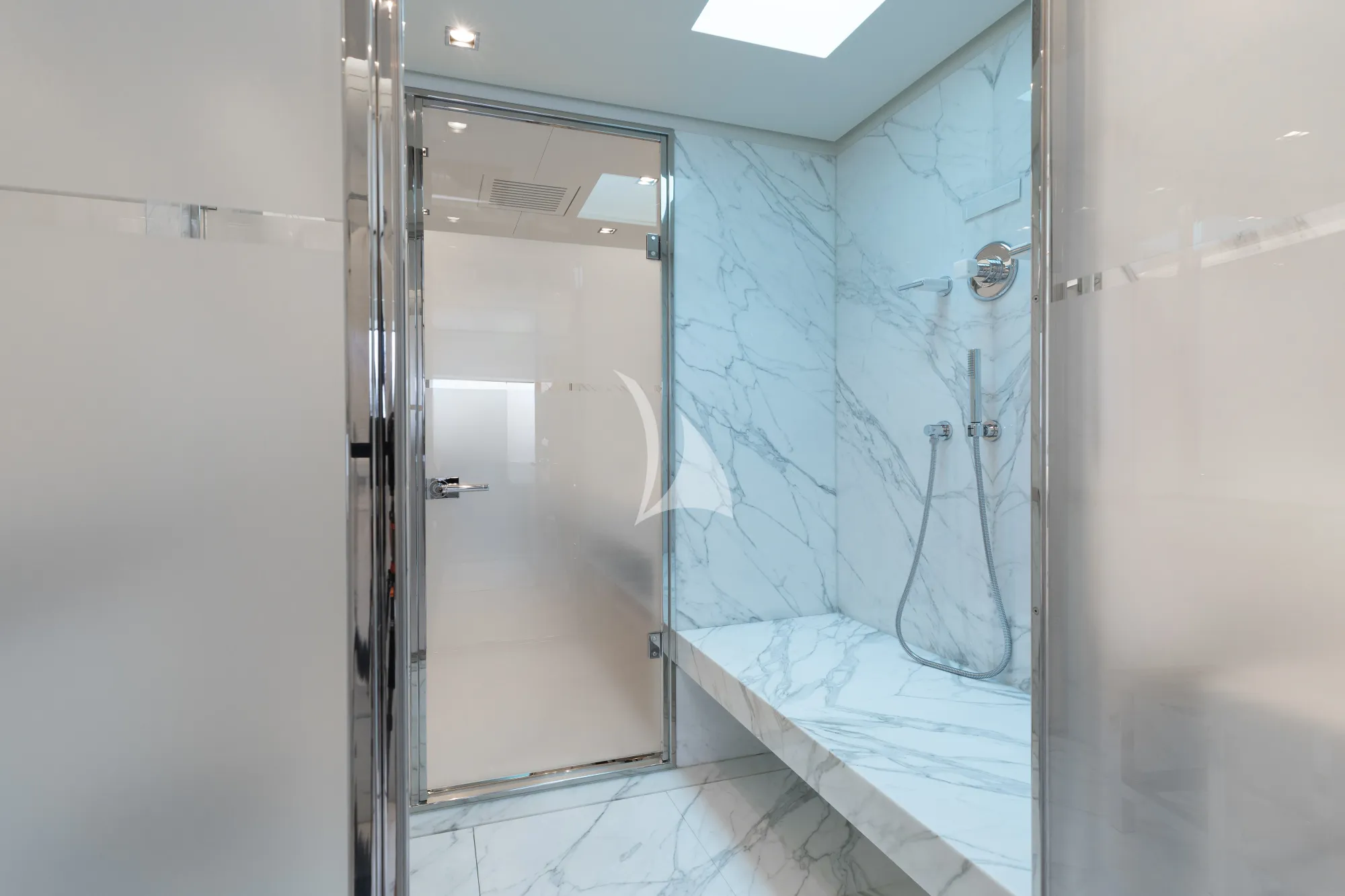 Charter Yacht VELOCITY - Mangusta GranSport 54 - 5 Cabins - Ibiza - Palma - Mallorca - Balearics - Spain