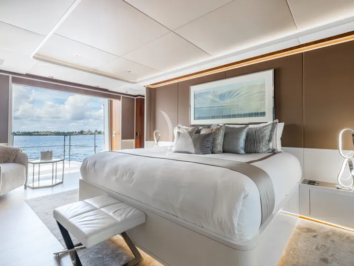 VELOCITY Mangusta GranSport 54 - master cabin VELOCITY Mangusta GranSport 54 - master cabin