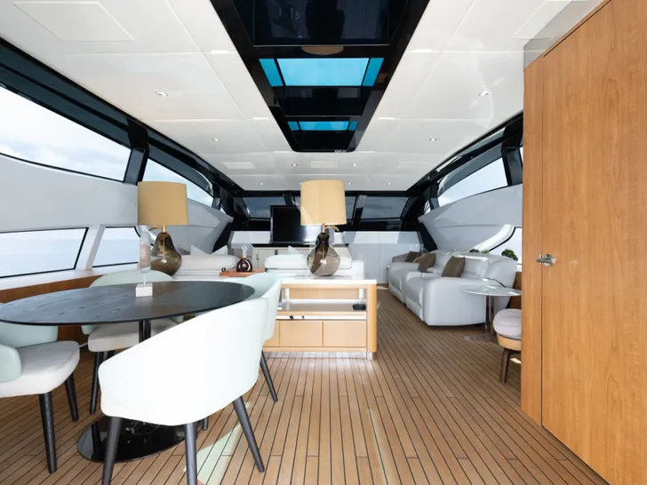 VELOCITY Mangusta GranSport 54 - sky lounge tea area VELOCITY Mangusta GranSport 54 - sky lounge tea area