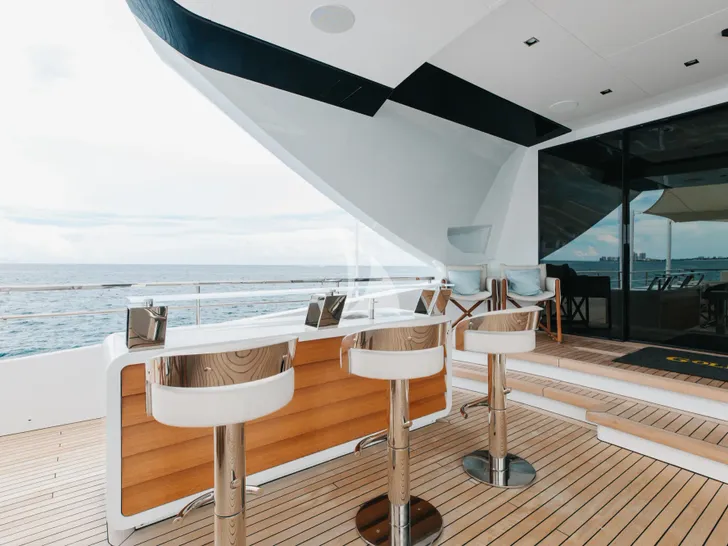 VELOCITY Mangusta GranSport 54 - sundeck bar VELOCITY Mangusta GranSport 54 - sundeck bar