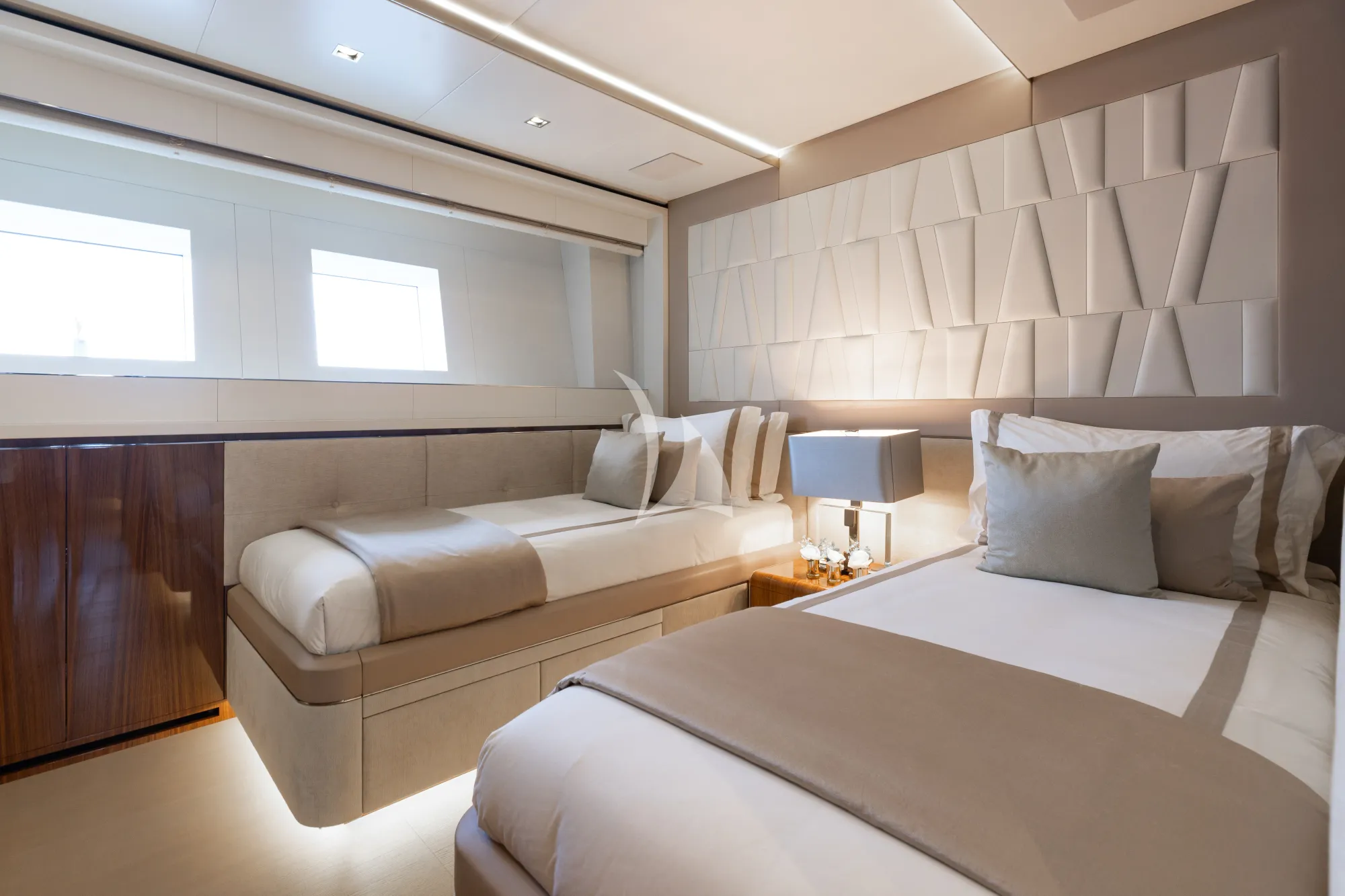 Charter Yacht VELOCITY - Mangusta GranSport 54 - 5 Cabins - Ibiza - Palma - Mallorca - Balearics - Spain