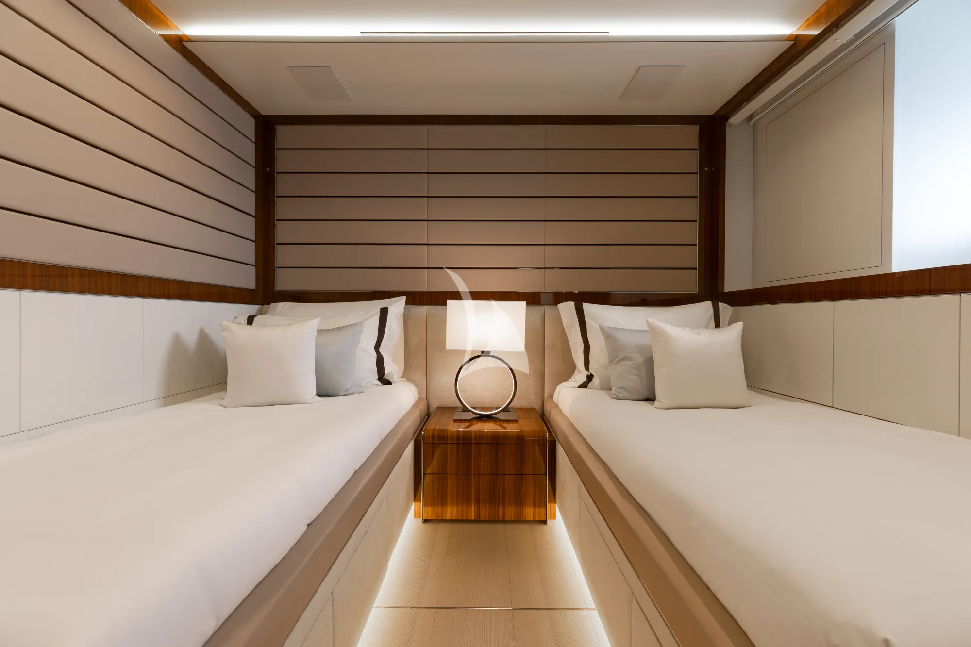 Charter Yacht VELOCITY - Mangusta GranSport 54 - 5 Cabins - Ibiza - Palma - Mallorca - Balearics - Spain