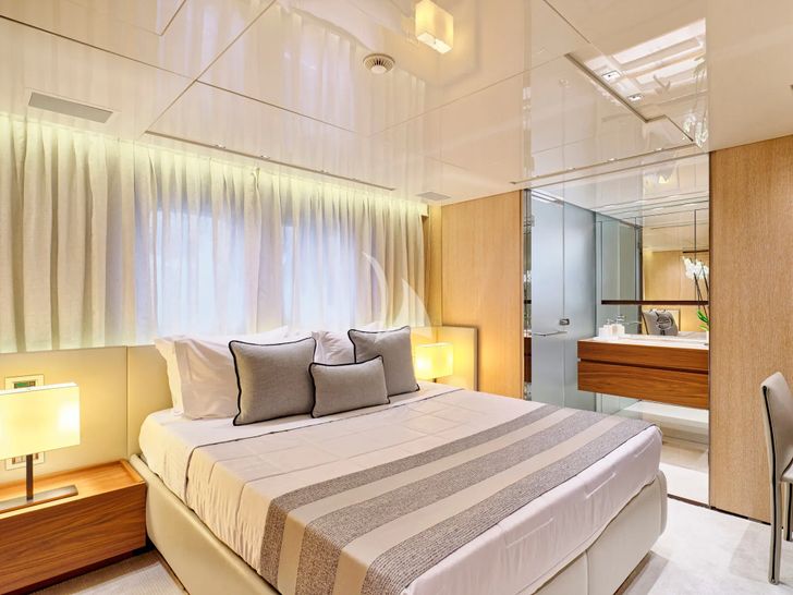 GOLDEN YACHT Sanlorenzo SL106 - VIP cabin 1 bed GOLDEN YACHT Sanlorenzo SL106 - VIP cabin 1 bed