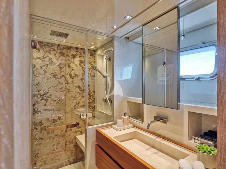 GOLDEN YACHT Sanlorenzo SL106 - VIP cabin 2 bathroom GOLDEN YACHT Sanlorenzo SL106 - VIP cabin 2 bathroom