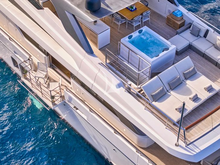 GOLDEN YACHT Sanlorenzo SL106 - flybridge aft with a jacuzzi GOLDEN YACHT Sanlorenzo SL106 - flybridge aft with a jacuzzi