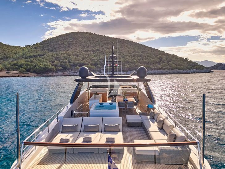 GOLDEN YACHT Sanlorenzo SL106 - flybridge GOLDEN YACHT Sanlorenzo SL106 - flybridge