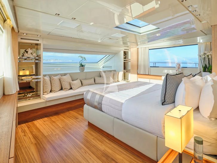 GOLDEN YACHT Sanlorenzo SL106 - master cabin bed and seating GOLDEN YACHT Sanlorenzo SL106 - master cabin bed and seating