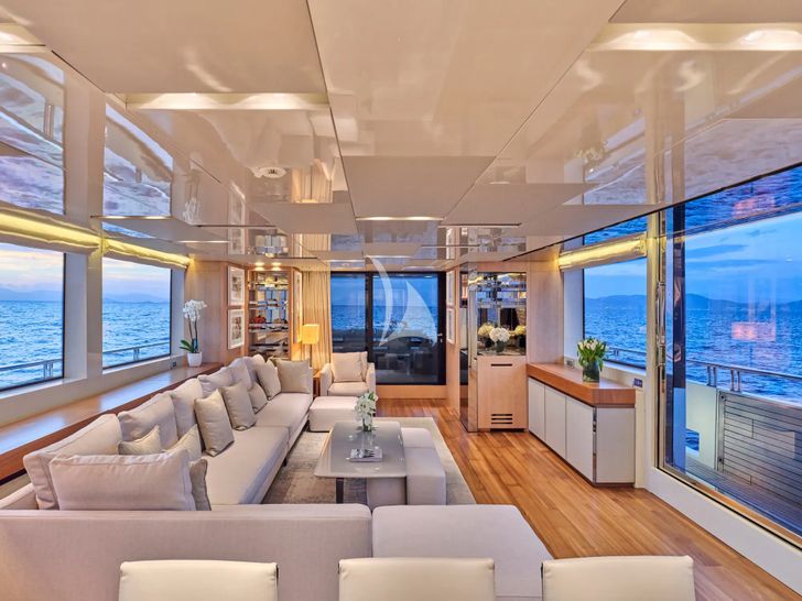 GOLDEN YACHT Sanlorenzo SL106 - saloon seating area GOLDEN YACHT Sanlorenzo SL106 - saloon seating area