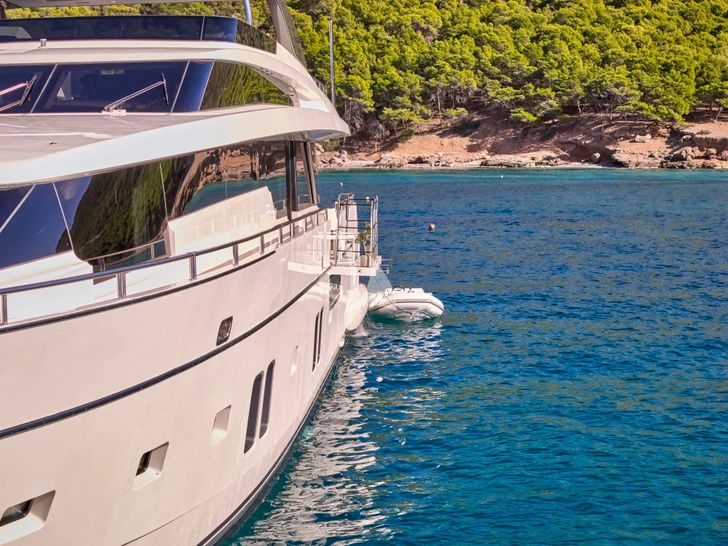 GOLDEN YACHT Sanlorenzo SL106 - side hull GOLDEN YACHT Sanlorenzo SL106 - side hull