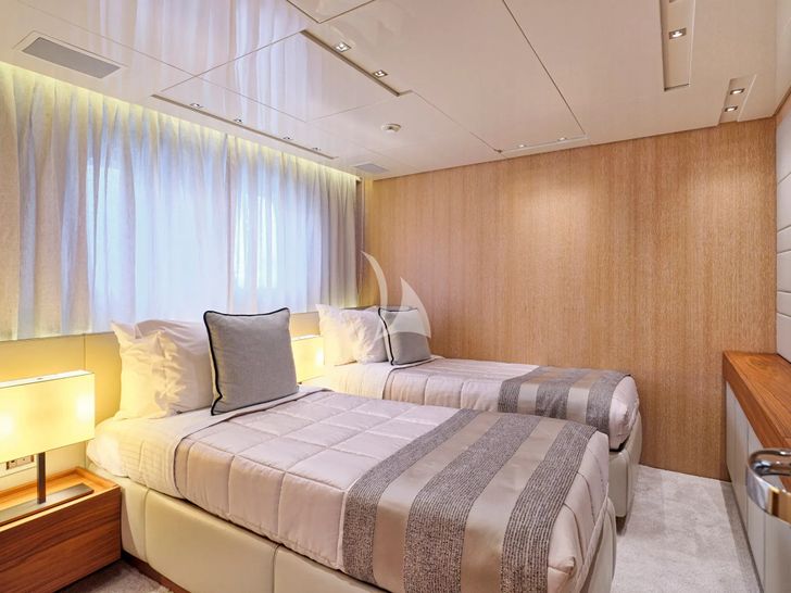 GOLDEN YACHT Sanlorenzo SL106 - twin cabin GOLDEN YACHT Sanlorenzo SL106 - twin cabin
