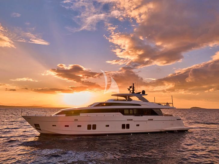 GOLDEN YACHT Sanlorenzo SL106 - under the sunset GOLDEN YACHT Sanlorenzo SL106 - under the sunset