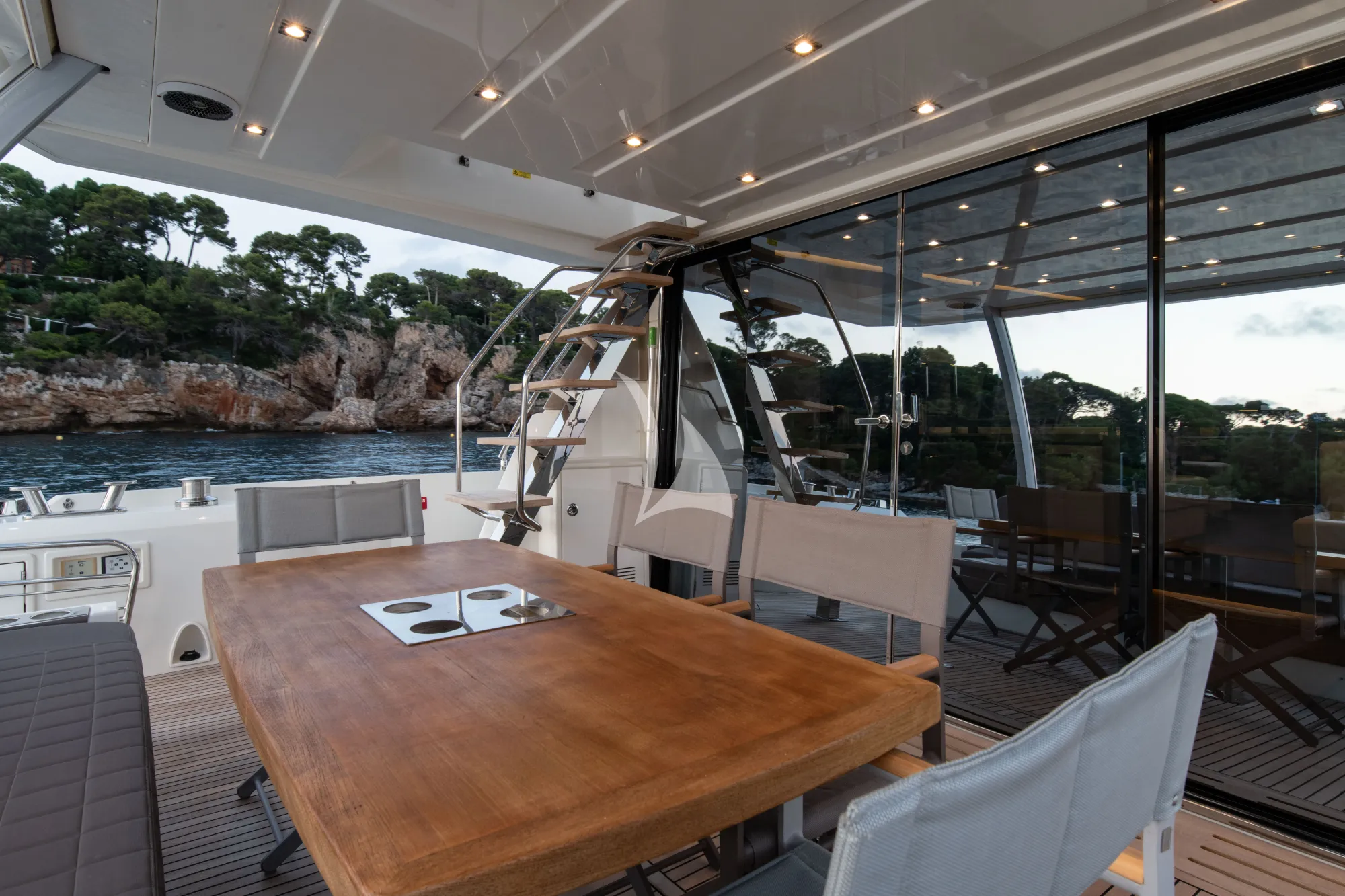 Charter Yacht GOOD TIMES - Prestige 680 - 4 Cabins - Antibes - Cannes - Nice - St Tropez - Monaco - French Riviera