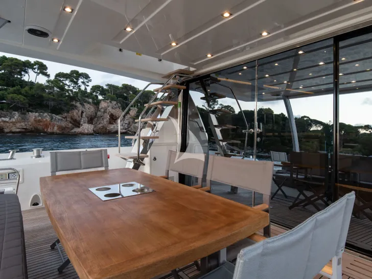 GOOD TIMES Prestige 680 - aft deck alfresco dining area GOOD TIMES Prestige 680 - aft deck alfresco dining area