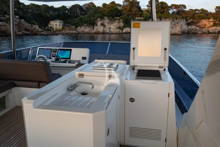 Charter Yacht GOOD TIMES - Prestige 680 - 4 Cabins - Antibes - Cannes - Nice - St Tropez - Monaco - French Riviera