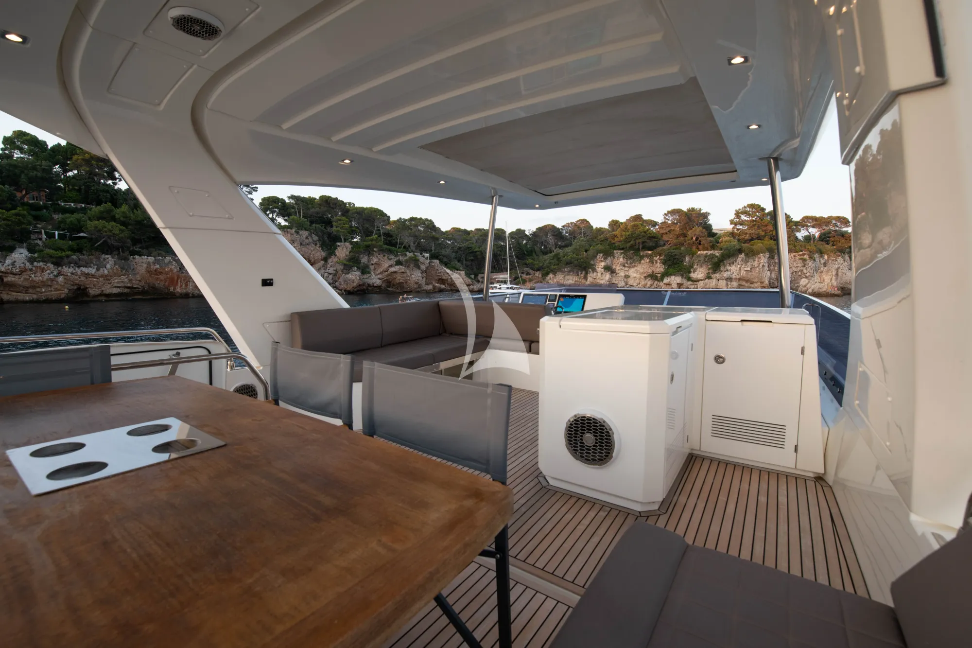 Charter Yacht GOOD TIMES - Prestige 680 - 4 Cabins - Antibes - Cannes - Nice - St Tropez - Monaco - French Riviera