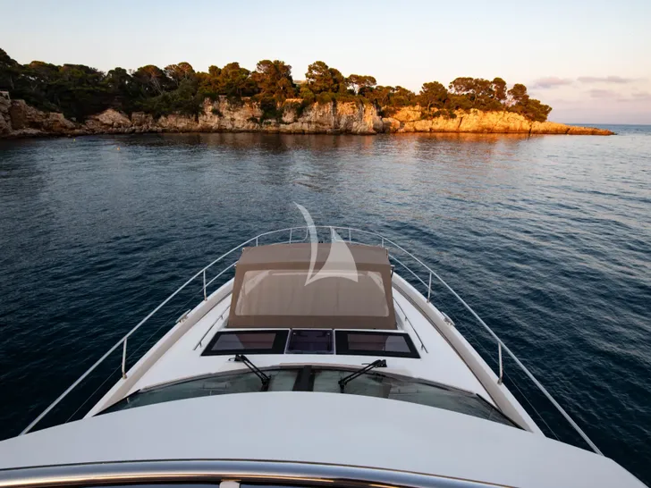 GOOD TIMES Prestige 680 - foredeck GOOD TIMES Prestige 680 - foredeck