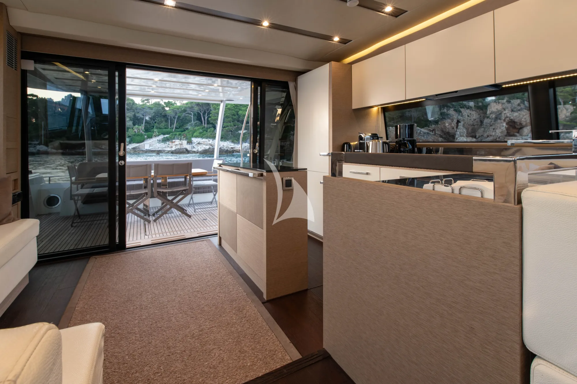 Charter Yacht GOOD TIMES - Prestige 680 - 4 Cabins - Antibes - Cannes - Nice - St Tropez - Monaco - French Riviera