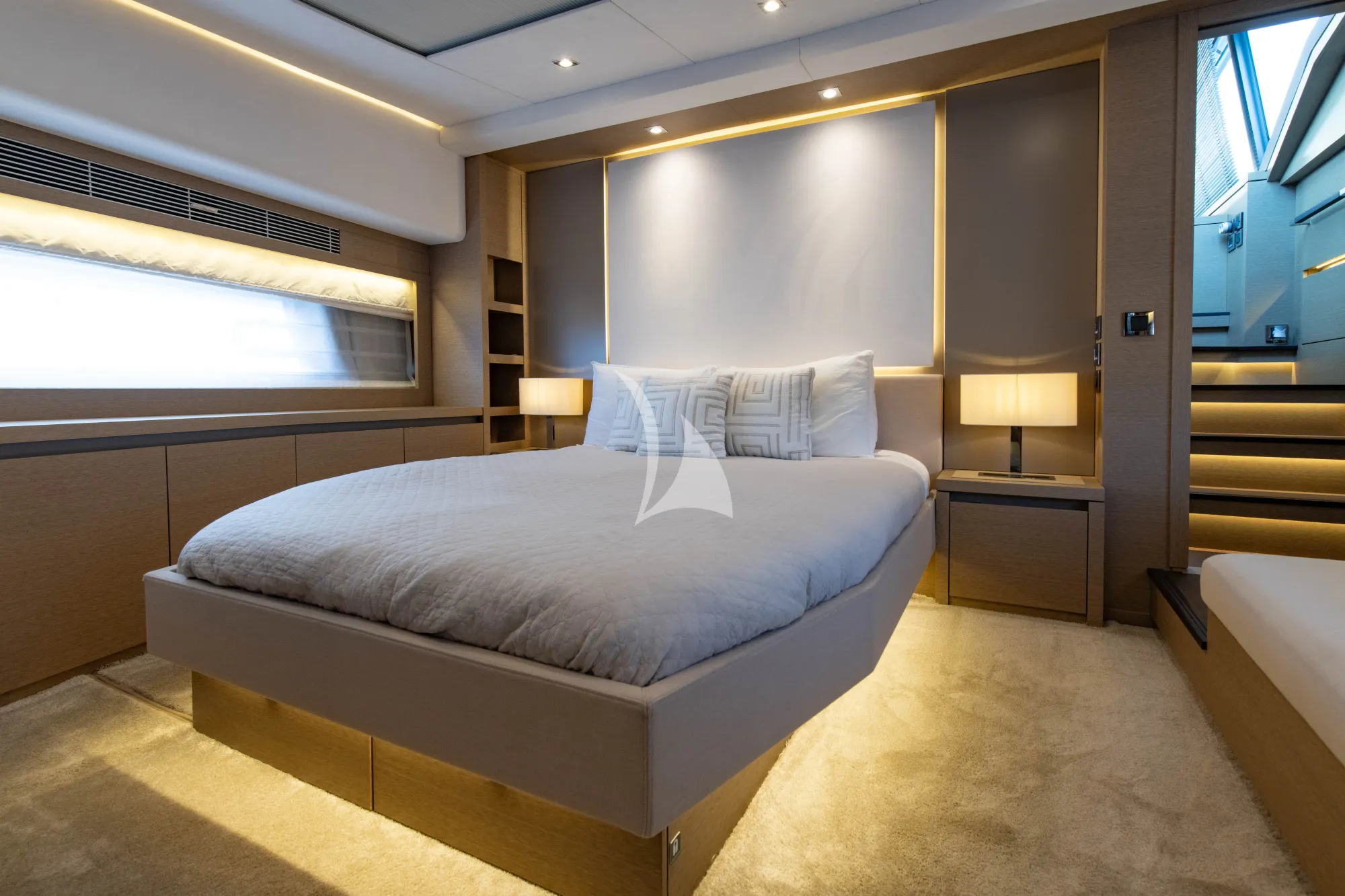 Charter Yacht GOOD TIMES - Prestige 680 - 4 Cabins - Antibes - Cannes - Nice - St Tropez - Monaco - French Riviera