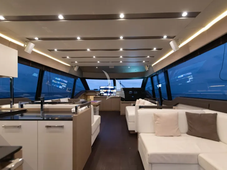 GOOD TIMES Prestige 680 - saloon lounge GOOD TIMES Prestige 680 - saloon lounge