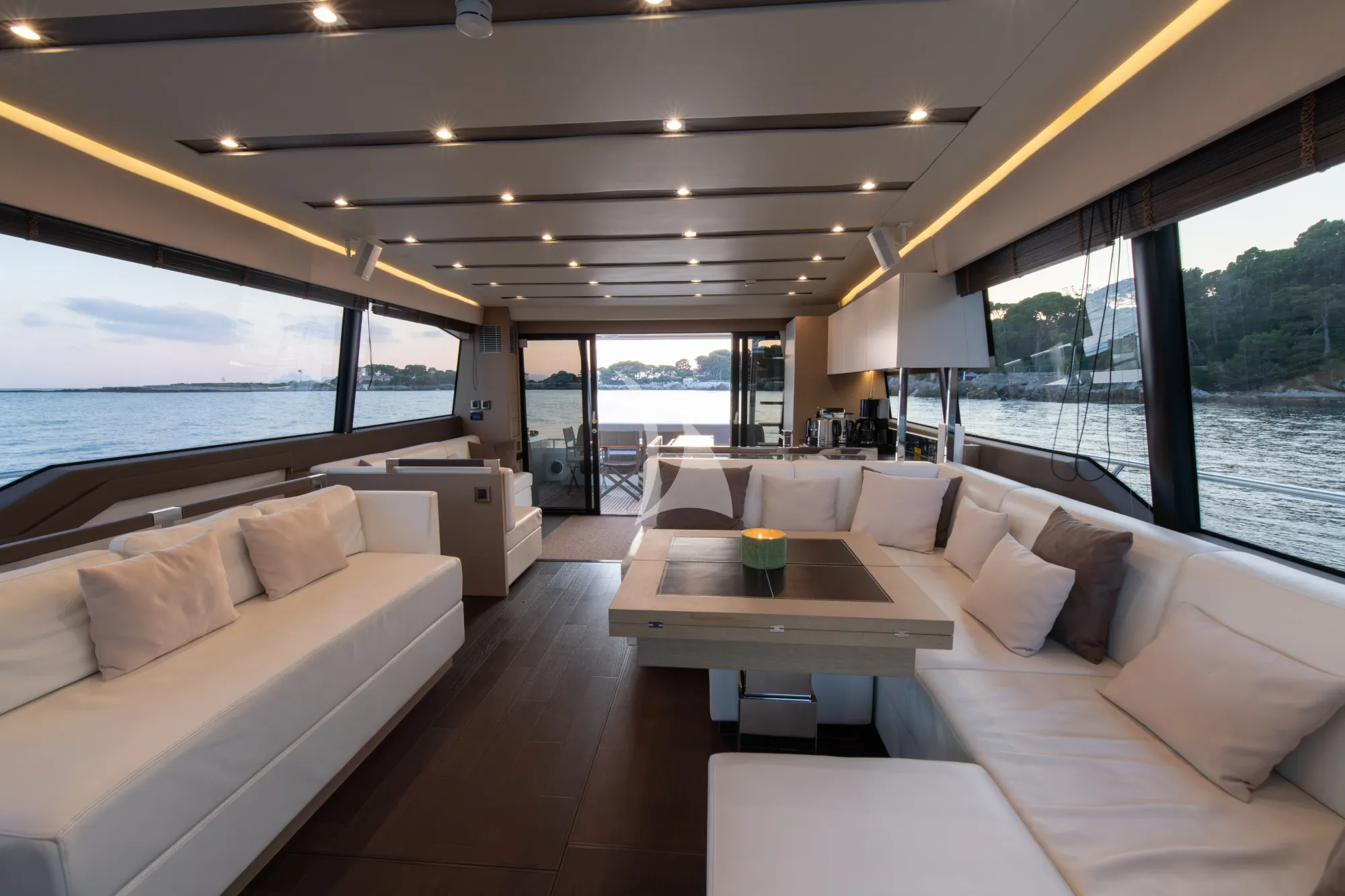 Charter Yacht GOOD TIMES - Prestige 680 - 4 Cabins - Antibes - Cannes - Nice - St Tropez - Monaco - French Riviera