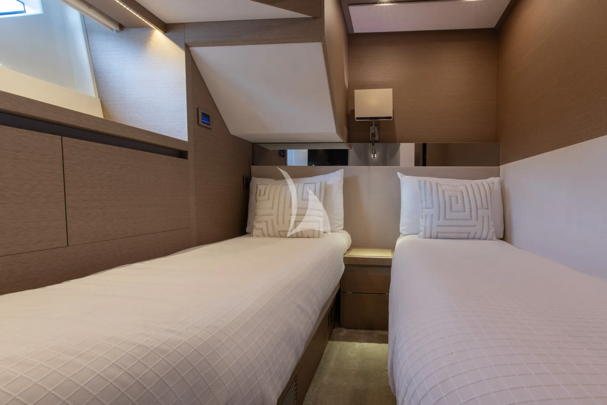 Charter Yacht GOOD TIMES - Prestige 680 - 4 Cabins - Antibes - Cannes - Nice - St Tropez - Monaco - French Riviera