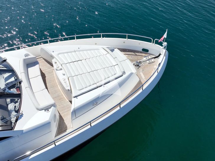 GRACE XI Sunseeker 75 - foredeck GRACE XI Sunseeker 75 - foredeck