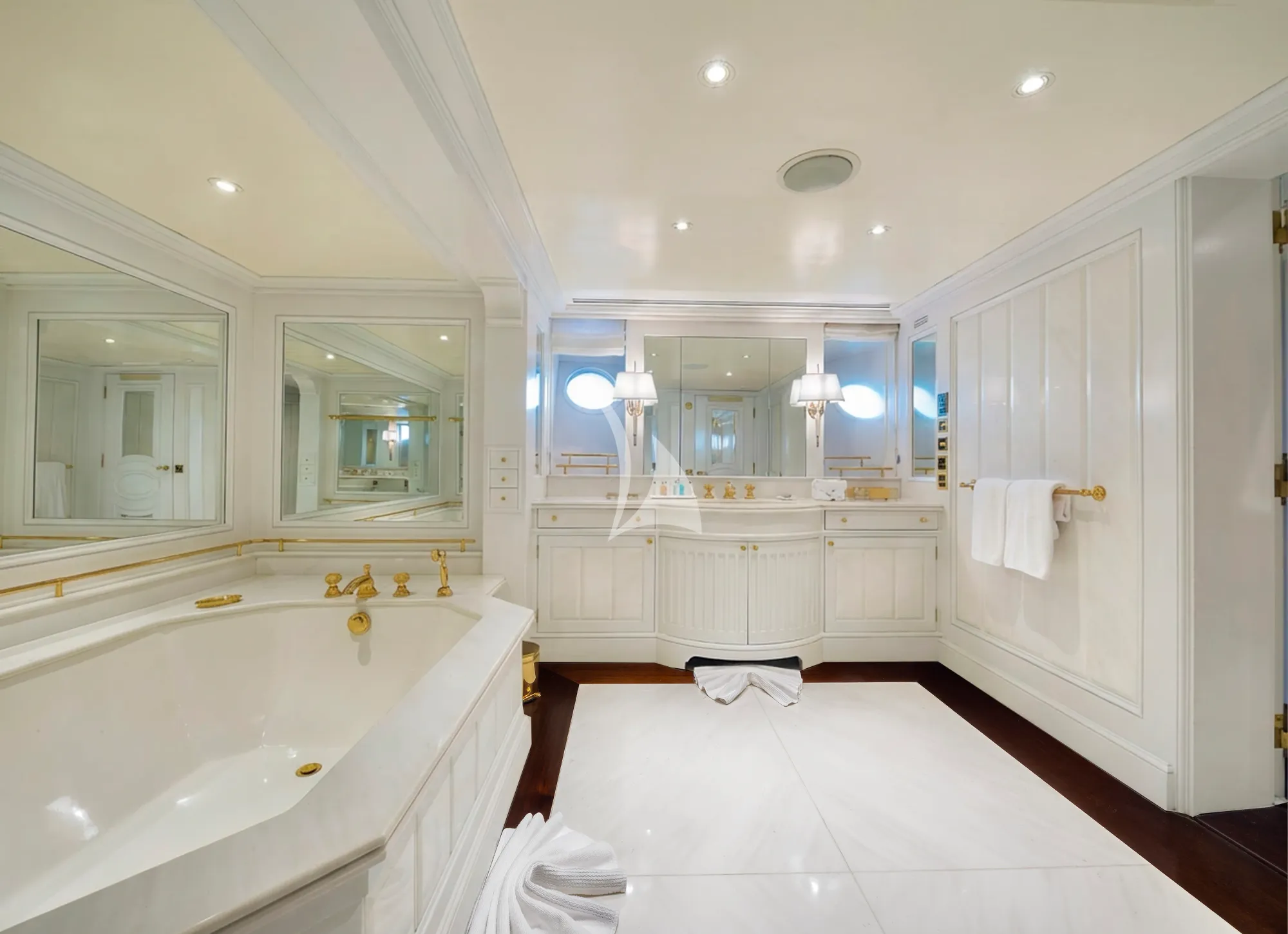 GRAND OCEAN Blohm&Voss 85m - VIP cabin 1 bathroom