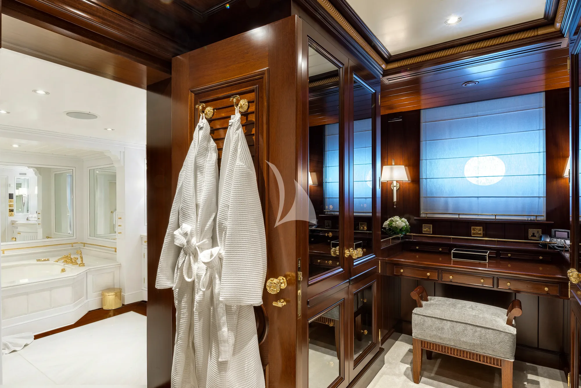 GRAND OCEAN Blohm&Voss 85m - VIP cabin 1 dressing room